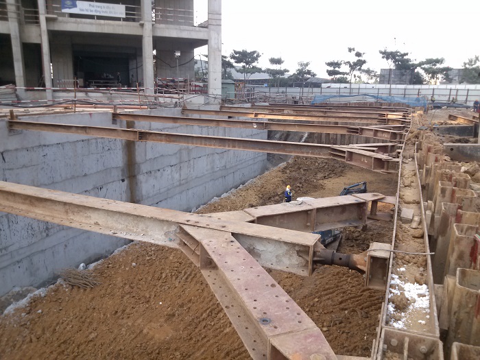 thi-cong-coc-cu-vang-chong